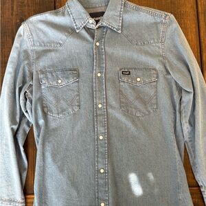 Wrangler Men's Light Blue Button Down Shirt